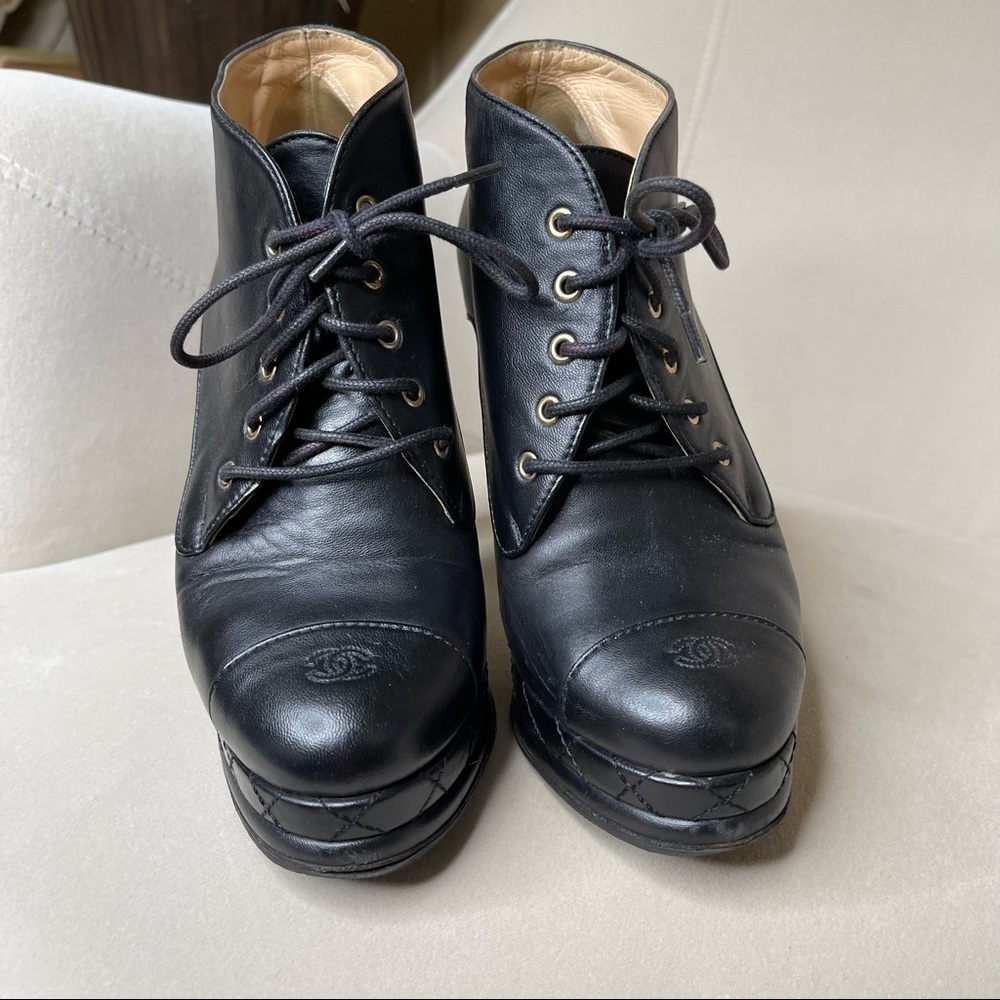 Authentic Black Chanel Booties Shoes Leather Heels Quilted Cap Toe Size 37.5 7.5 - Picture 7 of 13